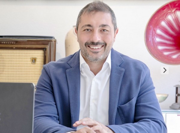 What topics should be avoided on LinkedIn?